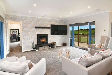 Photo of property in 141 Mangakura Road, Helensville, 0875