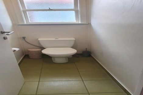 Photo of property in 2/34 Valley View Road, Glenfield, Auckland, 0629