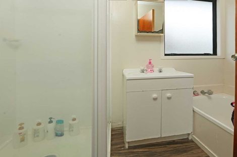 Photo of property in 4 Landsdale Place, Massey, Auckland, 0614