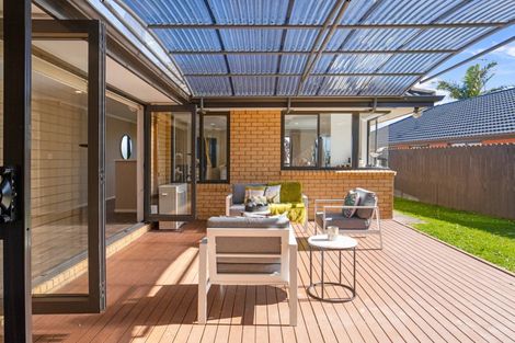 Photo of property in 27 Nimstedt Avenue, Oteha, Auckland, 0632