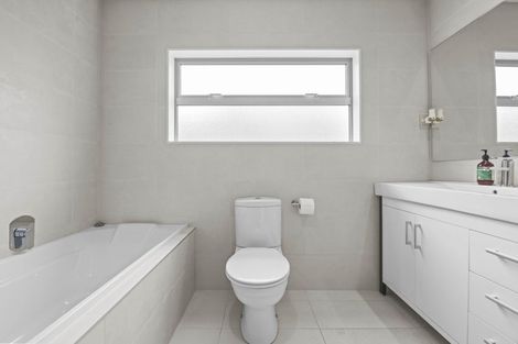 Photo of property in 114 Fairview Avenue, Fairview Heights, Auckland, 0632