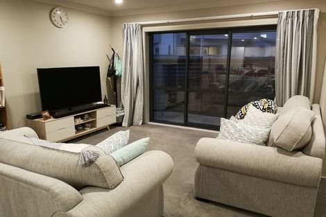 Photo of property in 25 Brindle Way, Newlands, Wellington, 6037