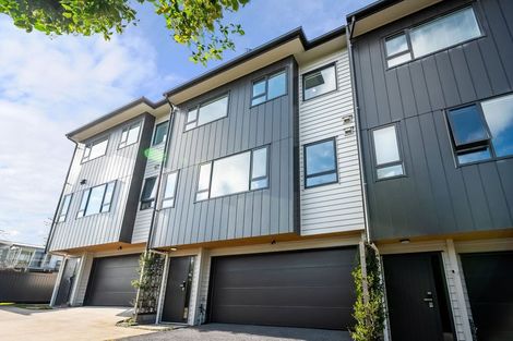 Photo of property in 4b Fowler Street, Northcote, Auckland, 0627