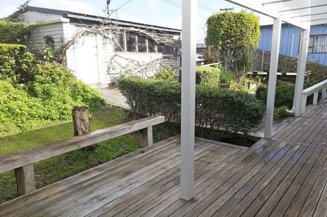 Photo of property in 35 Moffat Road, Red Beach, 0932