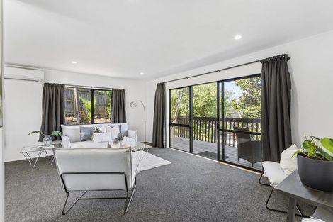 Photo of property in 1/11 Valecrest Place, Bayview, Auckland, 0629