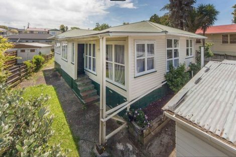 Photo of property in 24 Coniston Avenue, Te Atatu South, Auckland, 0610