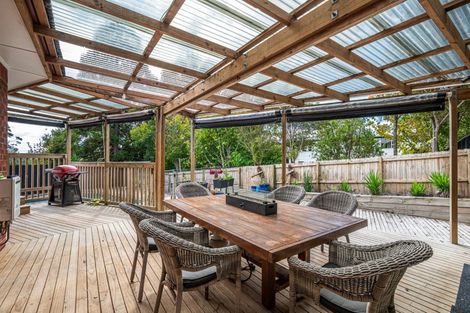 Photo of property in 19 Havelle Avenue, Titirangi, Auckland, 0604