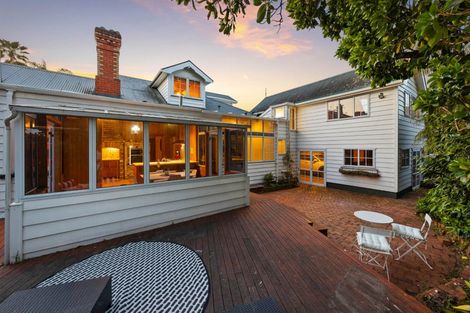 Photo of property in 5 Queen Street, Northcote Point, Auckland, 0627