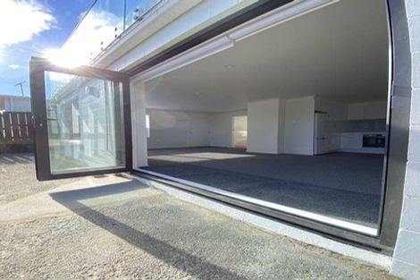 Photo of property in 132 Colwill Road, Massey, Auckland, 0614