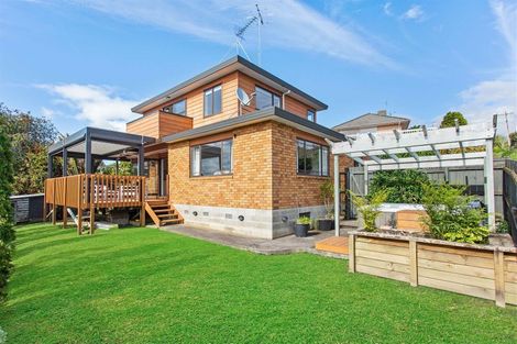 Photo of property in 121 Forrest Hill Road, Forrest Hill, Auckland, 0620