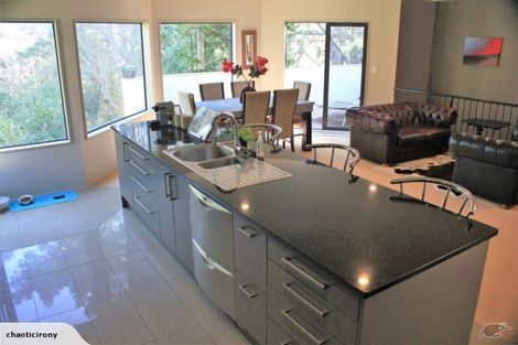 Photo of property in 17 Heathcote Place, Fitzherbert, Palmerston North, 4410
