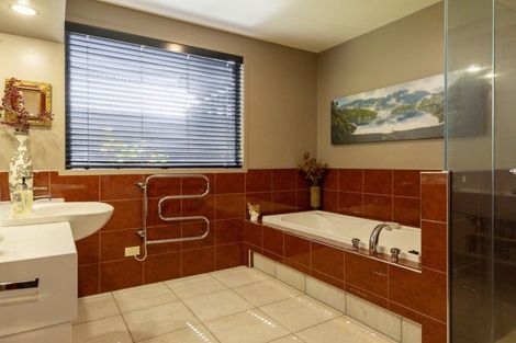 Photo of property in 2/41 Mapara Road, Acacia Bay, Taupo, 3385