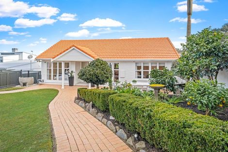 Photo of property in 18 Tizard Road, Birkenhead, Auckland, 0626