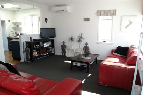 Photo of property in 25 Rua Street, Lyall Bay, Wellington, 6022