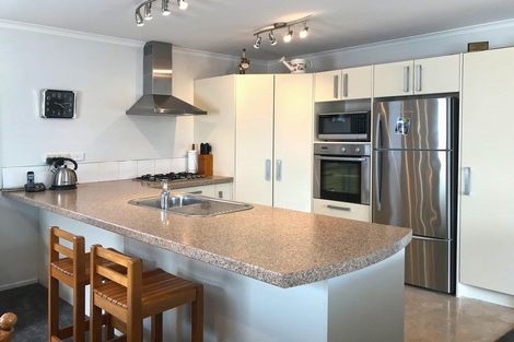 Photo of property in 5a Simons Street, Moturoa, New Plymouth, 4310