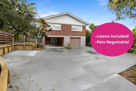 Photo of property in 24 Holdaway Avenue, Northcote, Auckland, 0627