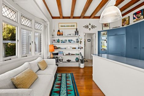 Photo of property in 18 Hukarere Road, Bluff Hill, Napier, 4110