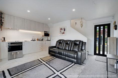 Photo of property in 3/2 Jadewynn Drive, Massey, Auckland, 0614
