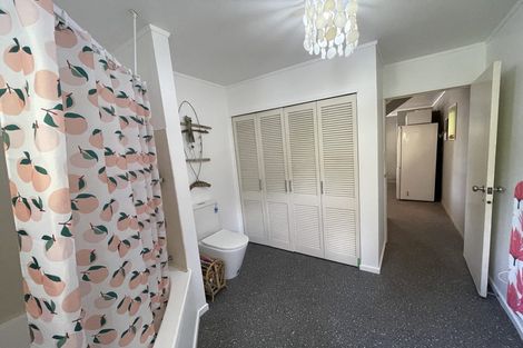 Photo of property in 45-47 Glenesk Road, Piha, New Lynn, 0772