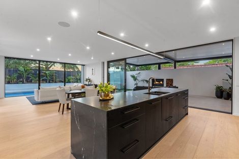 Photo of property in 17a Roland Road, Greenhithe, Auckland, 0632