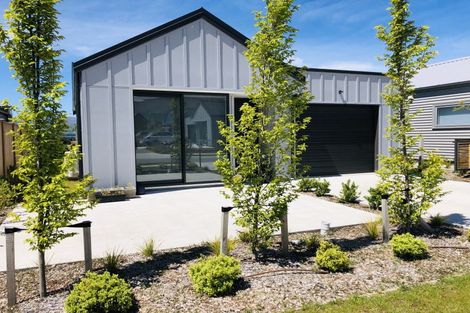 Photo of property in 28 Mount Creighton Crescent, Wanaka, 9305