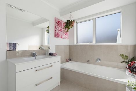 Photo of property in 11 Dunkeld Drive, Papamoa, 3118
