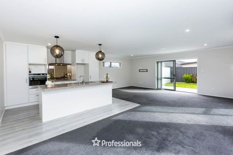 Photo of property in 12 Buddle Road, Wallaceville, Upper Hutt, 5018
