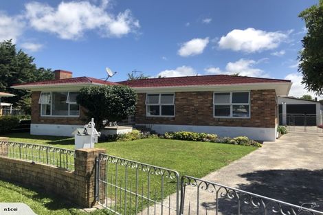 Photo of property in 15 Salas Place, Papakura, 2110