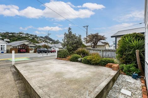 Photo of property in 107 Onepu Road, Lyall Bay, Wellington, 6022