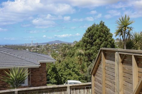 Photo of property in 15 Mcdowell Crescent, Hillcrest, Auckland, 0627