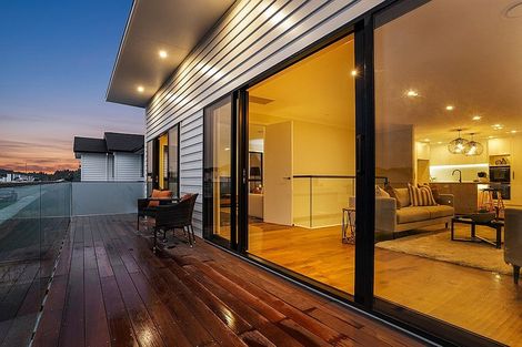 Photo of property in 116 Godfrey Drive, Orewa, 0931