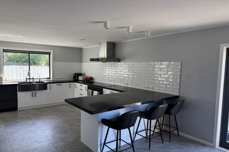 Photo of property in 158 Akaroa Drive, Maupuia, Wellington, 6022