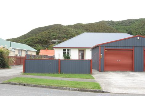Photo of property in 96a Hewer Crescent, Naenae, Lower Hutt, 5011