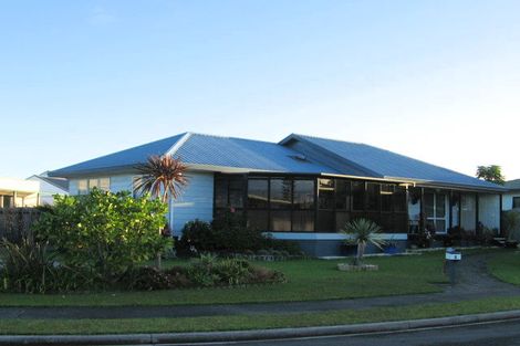 Photo of property in 3 Ruby Place, Orewa, 0931