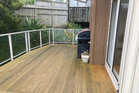 Photo of property in 6b Sunhaven Drive, Newlands, Wellington, 6037