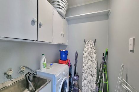 Photo of property in 176 Gossamer Drive, Pakuranga Heights, Auckland, 2010