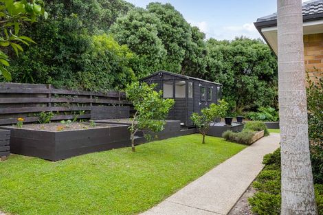 Photo of property in 35 Rock Isle Road, Torbay, Auckland, 0630