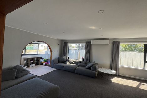 Photo of property in 158 Akaroa Drive, Maupuia, Wellington, 6022