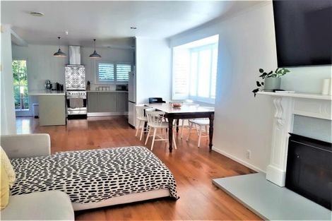 Photo of property in 40 Tiri Tiri Road, Birkdale, Auckland, 0626