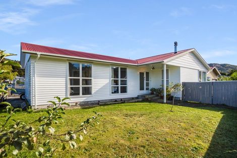 Photo of property in 2 Kawatiri Grove, Wainuiomata, Lower Hutt, 5014