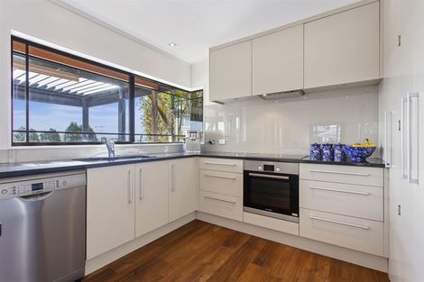 Photo of property in 121 Forrest Hill Road, Forrest Hill, Auckland, 0620