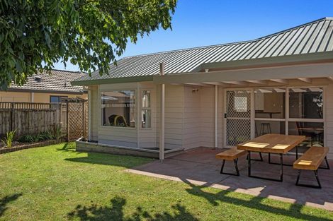 Photo of property in 5 Edgewater Grove, Whakatane, 3120