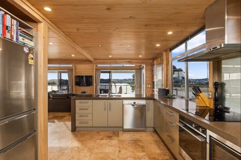 Photo of property in 42 Pohutukawa Avenue, Red Beach, 0932