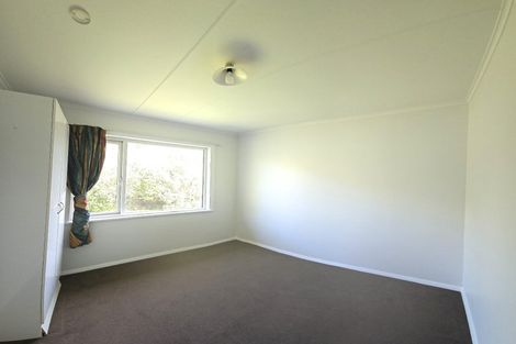 Photo of property in 43 Lyndfield Lane, Newlands, Wellington, 6037