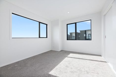 Photo of property in 8 Kautawa Lane, Massey, Auckland, 0614