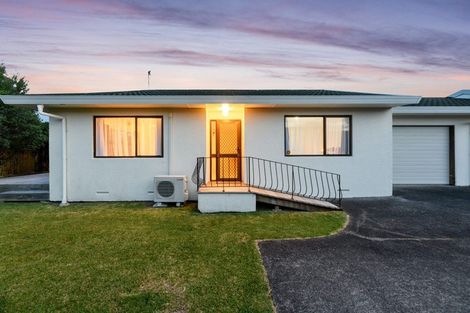 Photo of property in 2/23 Septimus Place, Henderson, Auckland, 0612