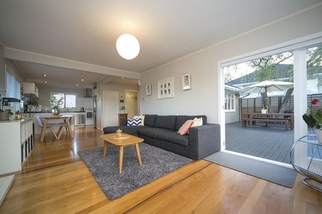 Photo of property in 70 Stottholm Road, Titirangi, Auckland, 0604