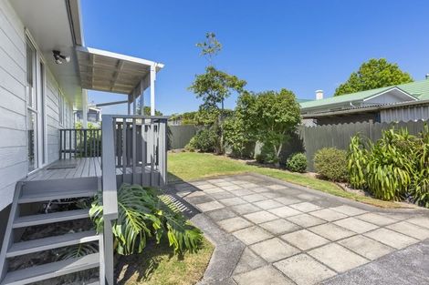 Photo of property in 15 Pine Street, New Lynn, Auckland, 0600