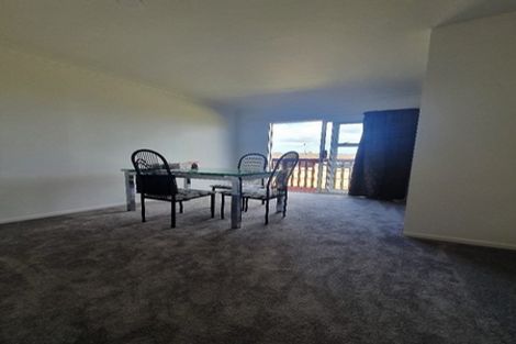 Photo of property in 18 Flagstaff Place, Massey, Auckland, 0614