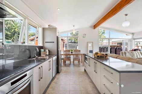 Photo of property in 6 Te Anau Place, Pakuranga Heights, Auckland, 2010